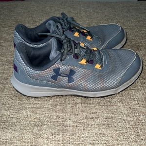 Size 9 Under Armour Running Shoes